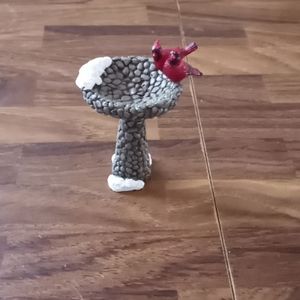 Bird bath with red birds